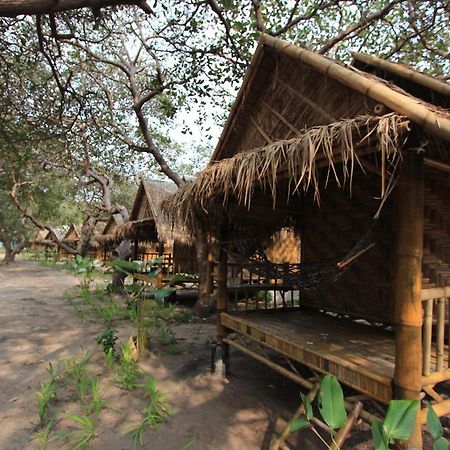 Chalee Tropicana Bungalow Koh Phayam Bilik gambar