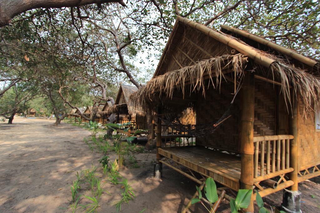 Chalee Tropicana Bungalow Koh Phayam Bilik gambar
