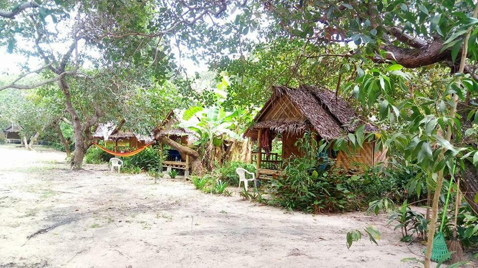 Chalee Tropicana Bungalow Koh Phayam Luaran gambar
